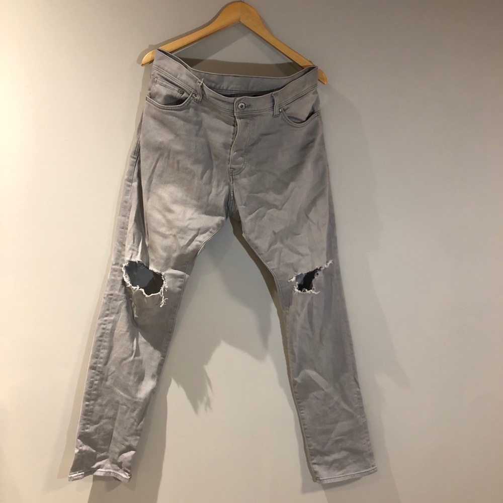 Men’s grey distressed jeans